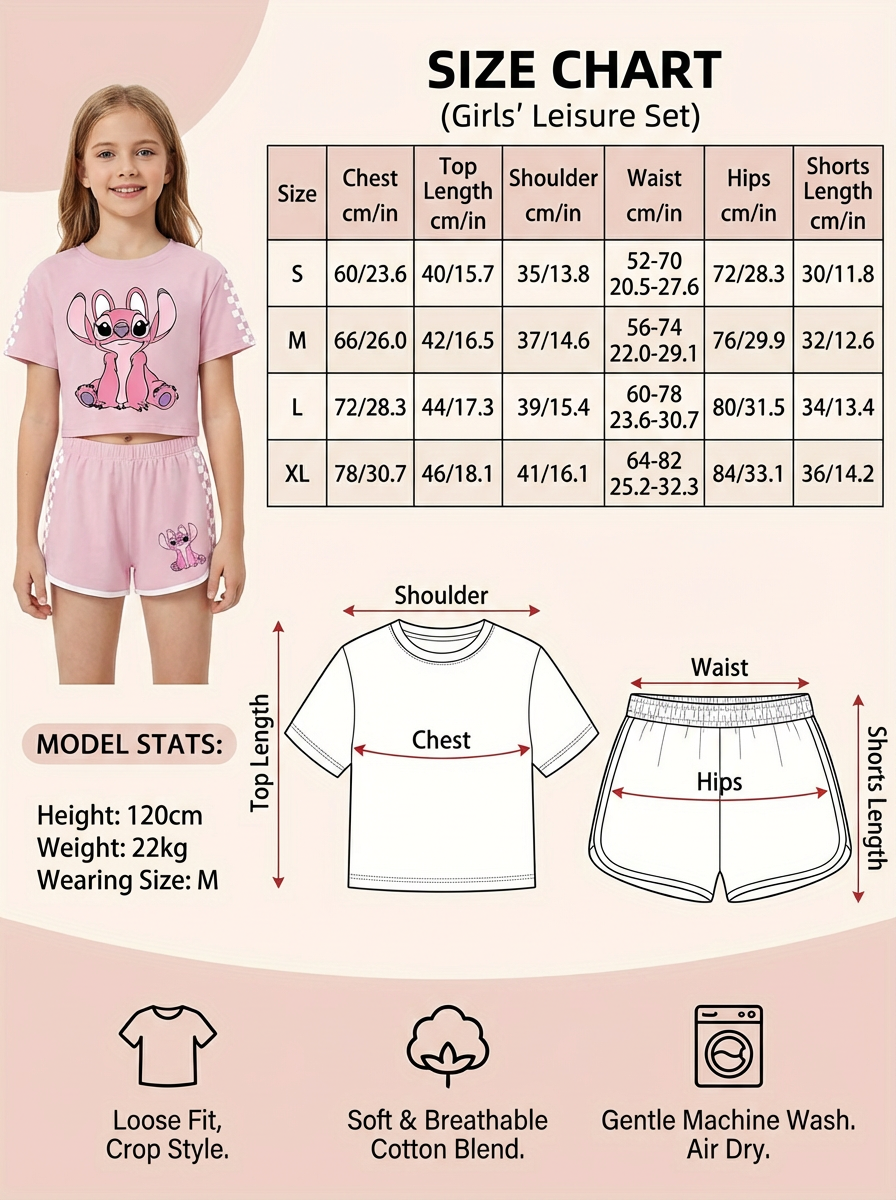 图片展示的是女孩休闲套装的尺码表。上方有“SIZE CHART (Girls' Leisure Set)”标题，下方是不同尺码（S、M、L、XL）的胸围、肩宽、腰围、臀围、短裤长度等尺寸数据。左上角有模特穿着该套装的示例图，标注身高120cm、体重22kg、穿M码。下方配有服装特点说明，包括宽松剪裁、露脐设计、柔软透气棉混纺面料、可机洗晾干等。
